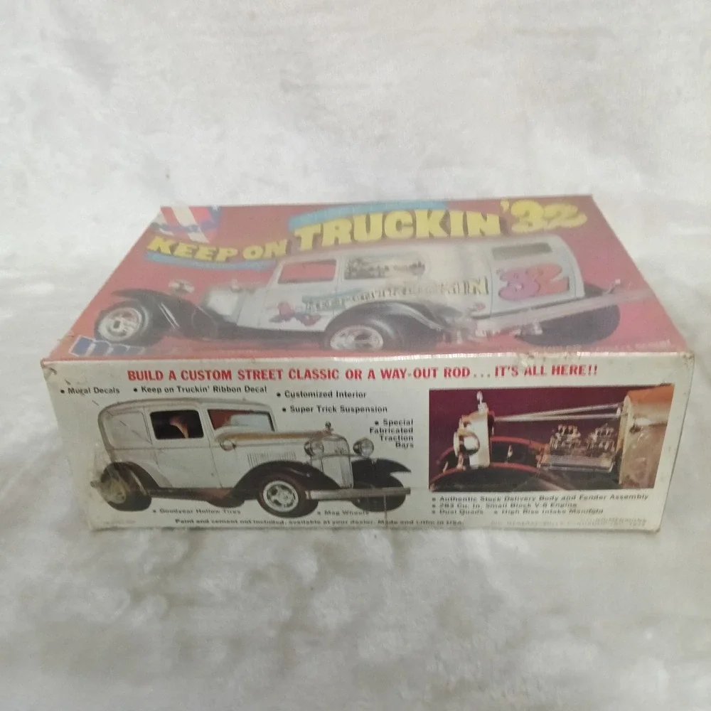 MPC Keep On Truckin 32 Ford Delivery Van 1/25 Model Kit 1-0767 Vintage Rod